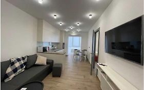 Lux 1-Bedroom Beautiful Apartment Most City Central Area
